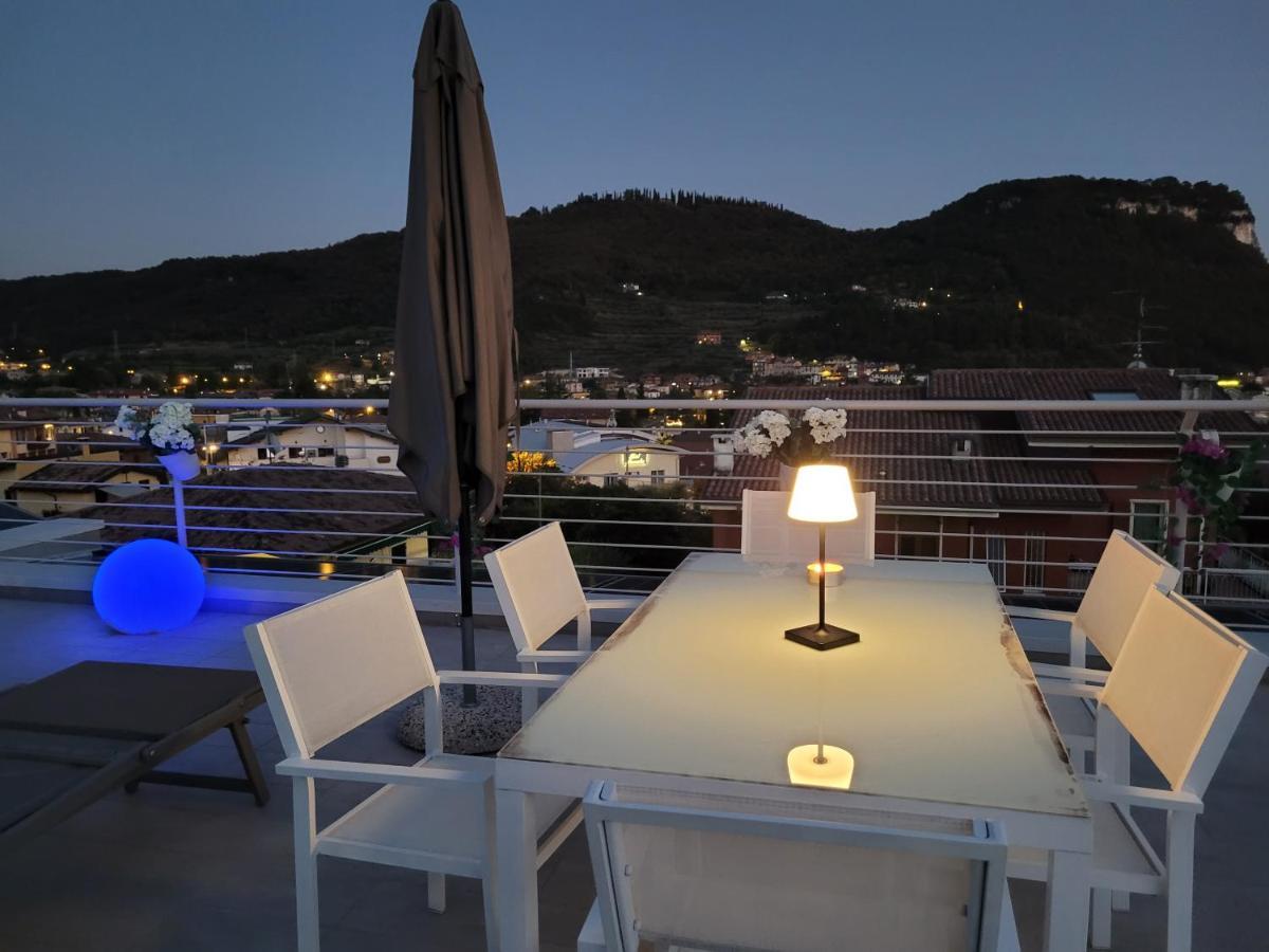 Garda view - Nuovo appartamento con solarium vista lago Esterno foto
